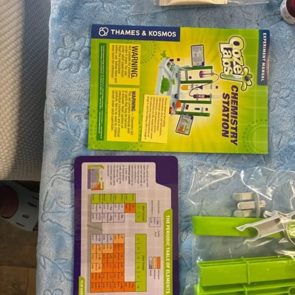 Thames & Kosmos Ooze Labs Chemistry Station